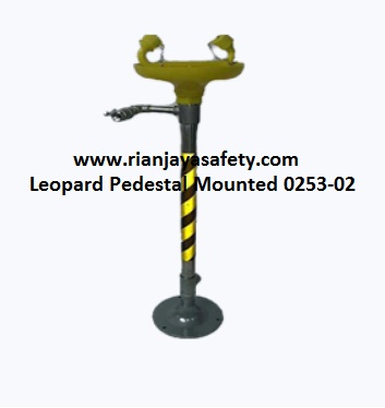leopard pedestal mounted 0253-02